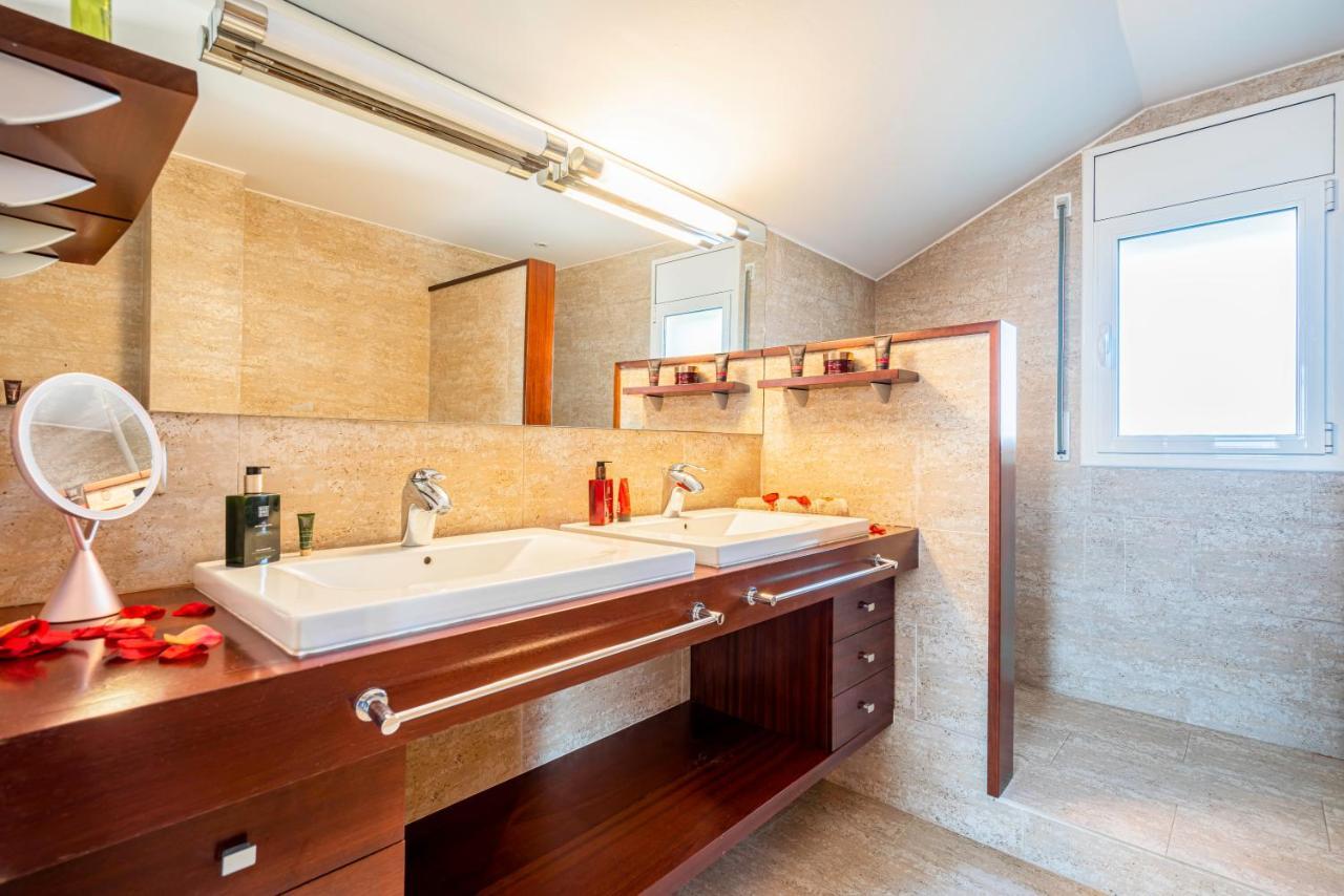 Casa Familiar Con Piscina Villa Llica d'Amunt Ngoại thất bức ảnh